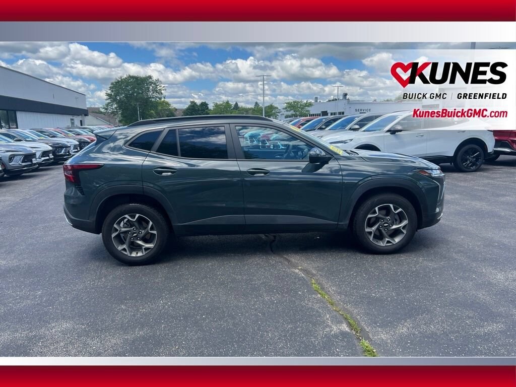 Used 2025 Chevrolet Trax LT SUV