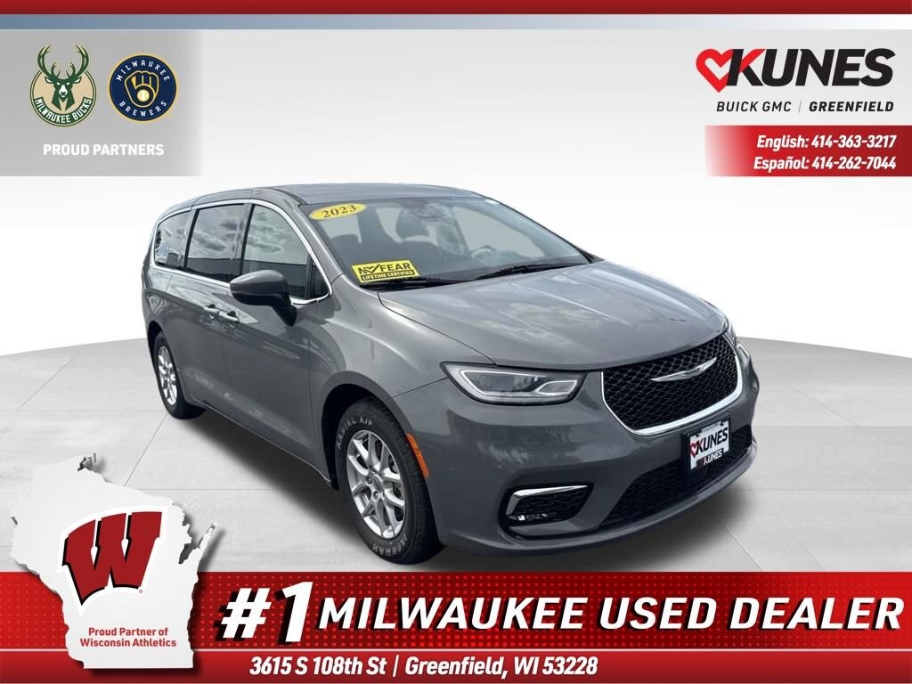 Used 2023 Chrysler Pacifica Touring L