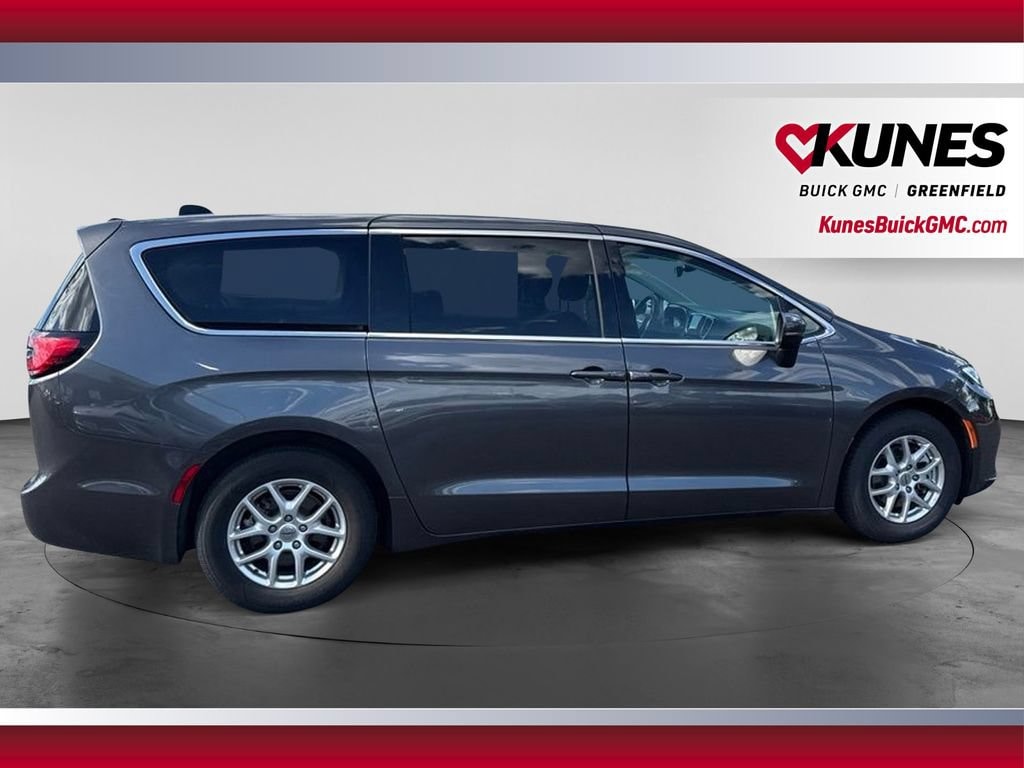 Used 2023 Chrysler Pacifica Touring L