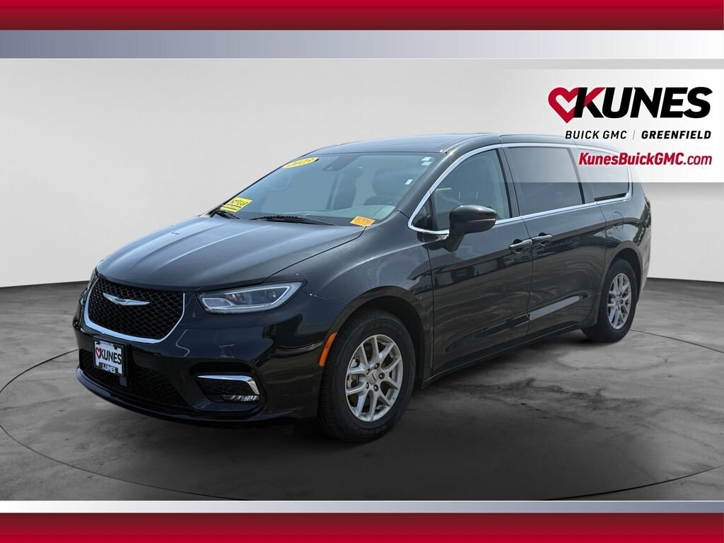 Used 2023 Chrysler Pacifica Touring L