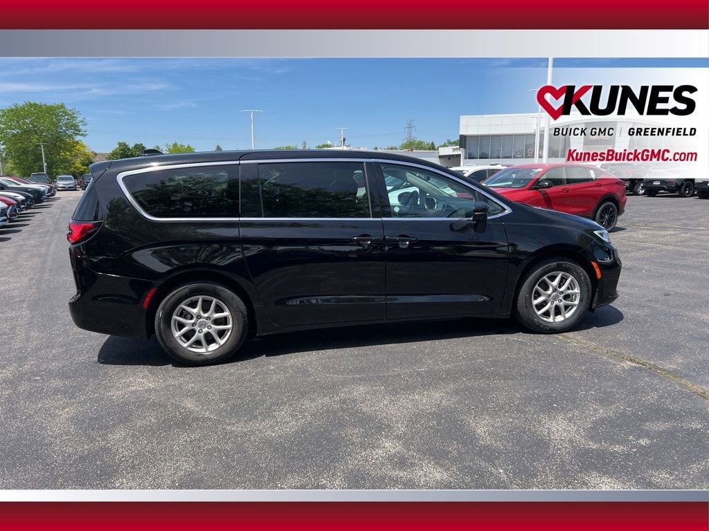 Used 2024 Chrysler Pacifica Touring L