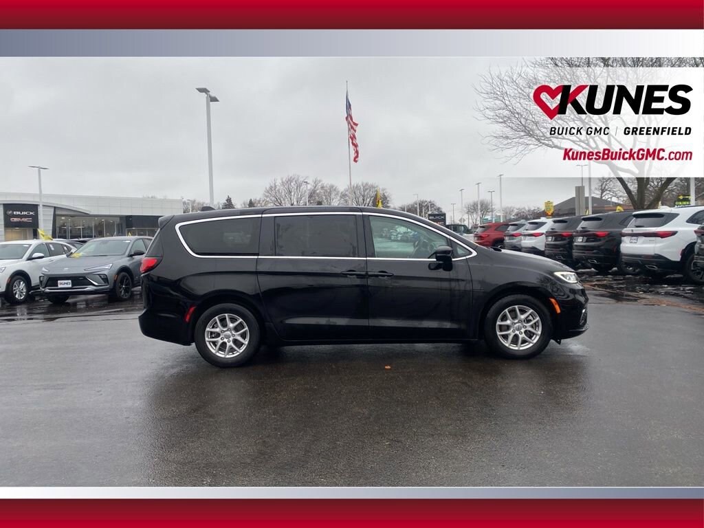 Used 2024 Chrysler Pacifica Touring L