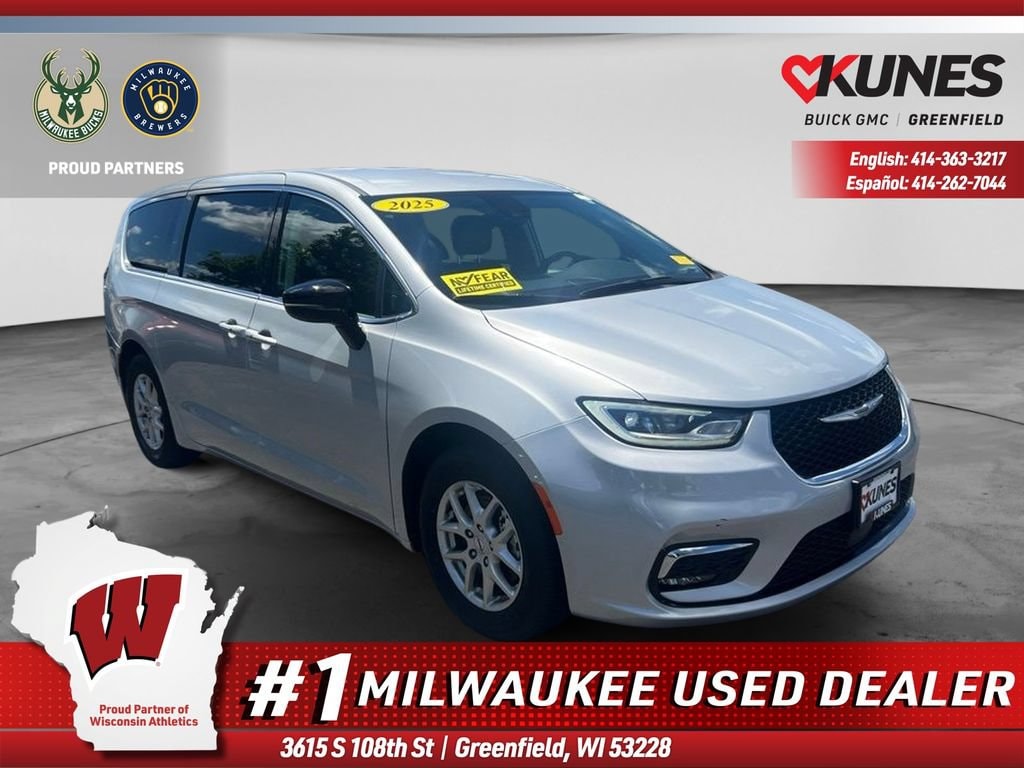 Used 2024 Chrysler Pacifica Touring L