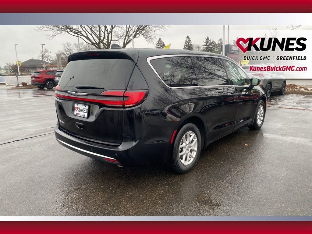 Used 2024 Chrysler Pacifica Touring L