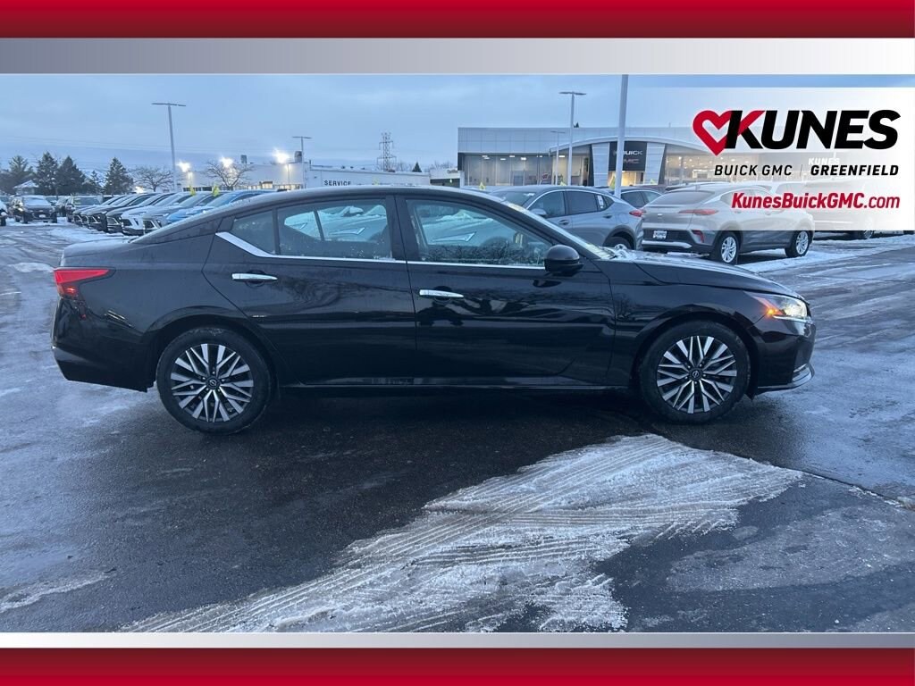 Used 2023 Nissan Altima 2.5 SV