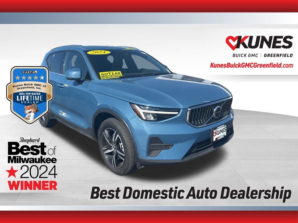 2024 Volvo XC40 Core's photo