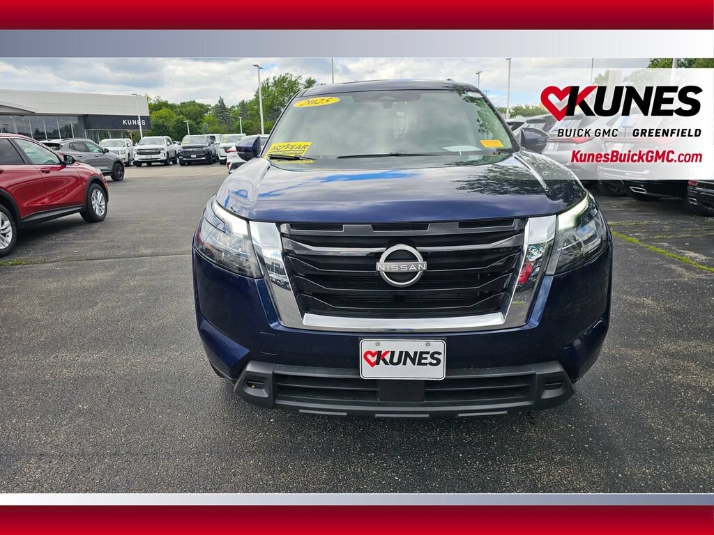 Used 2025 Nissan Pathfinder SV