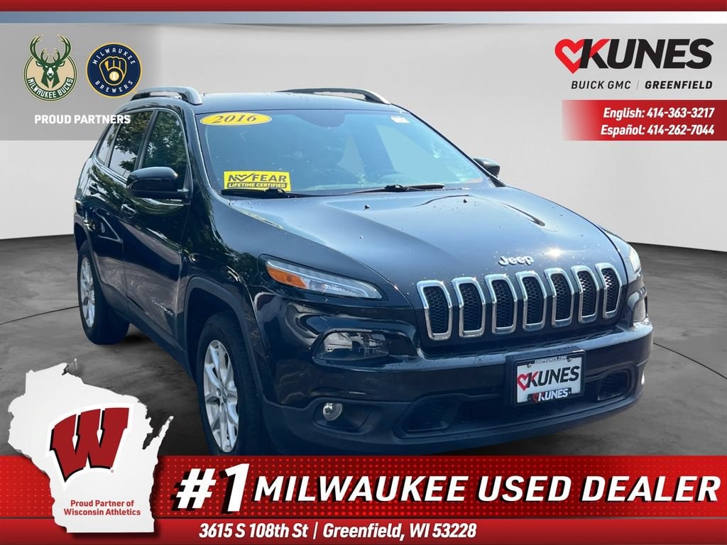 Used 2016 Jeep Cherokee Latitude with VIN 1C4PJMCS5GW286368 for sale in Greenfield, WI