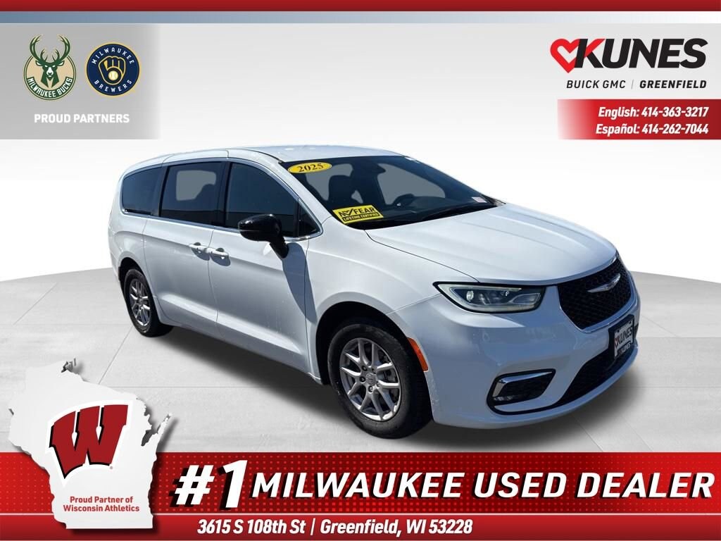 Used 2025 Chrysler Pacifica Select