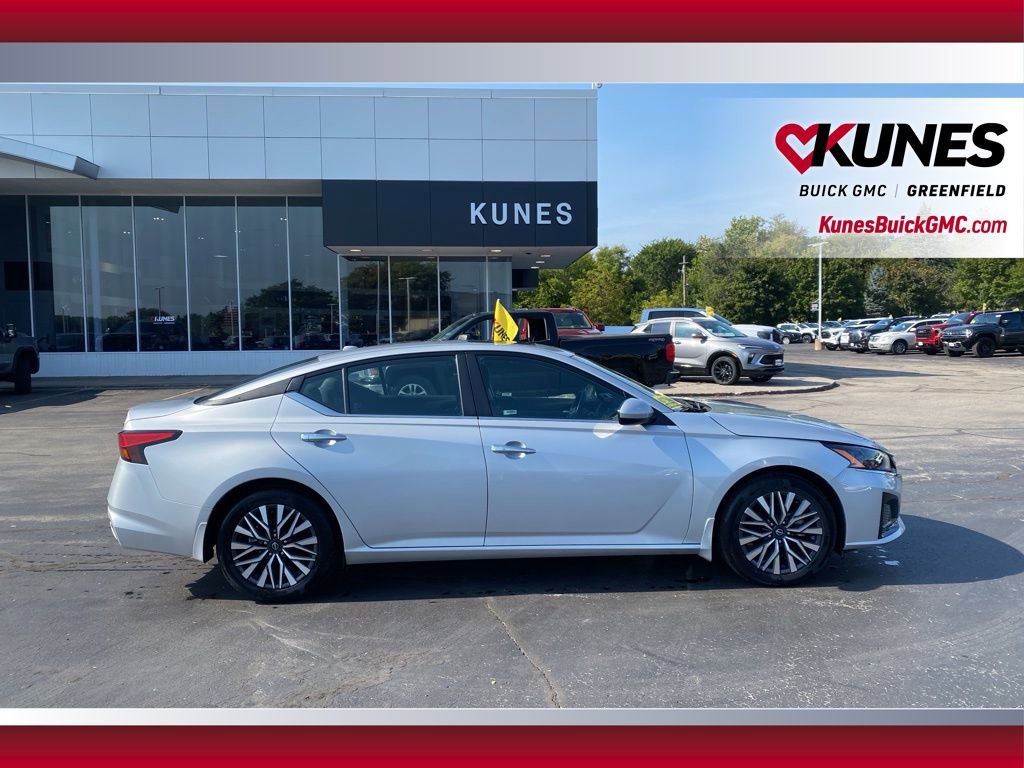 2024 Nissan Altima 2.5 SV photo 2