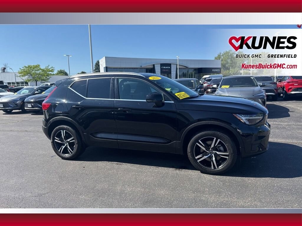 Used 2025 Volvo XC40 Core Bright Theme