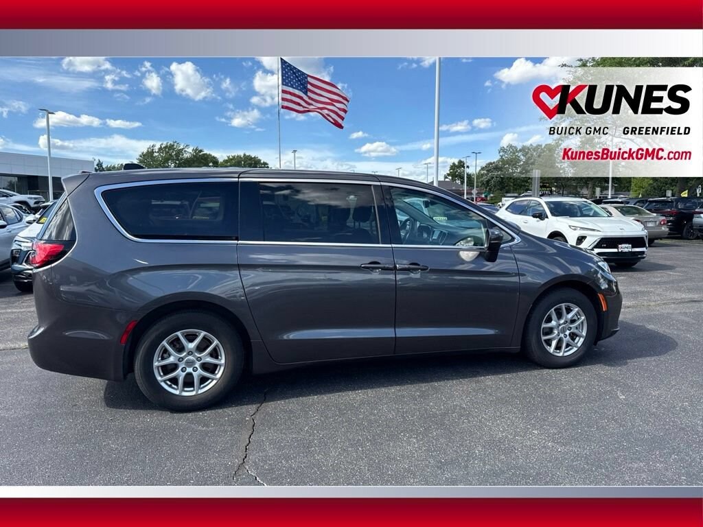 Used 2023 Chrysler Pacifica Touring L