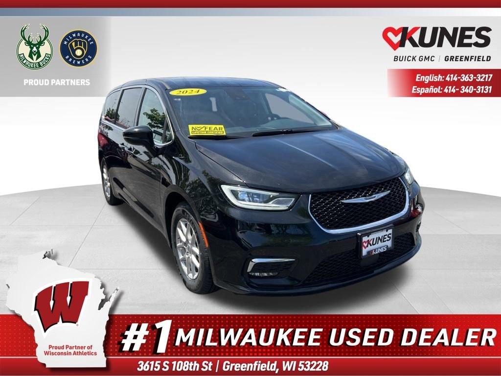2024 Chrysler Pacifica Touring L's photo