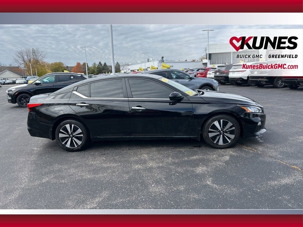 Used 2022 Nissan Altima 2.5 SV