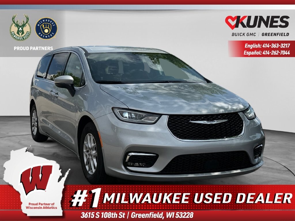 Used 2023 Chrysler Pacifica Touring L