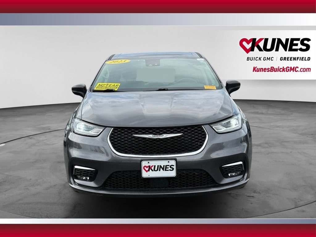 Used 2023 Chrysler Pacifica Touring L
