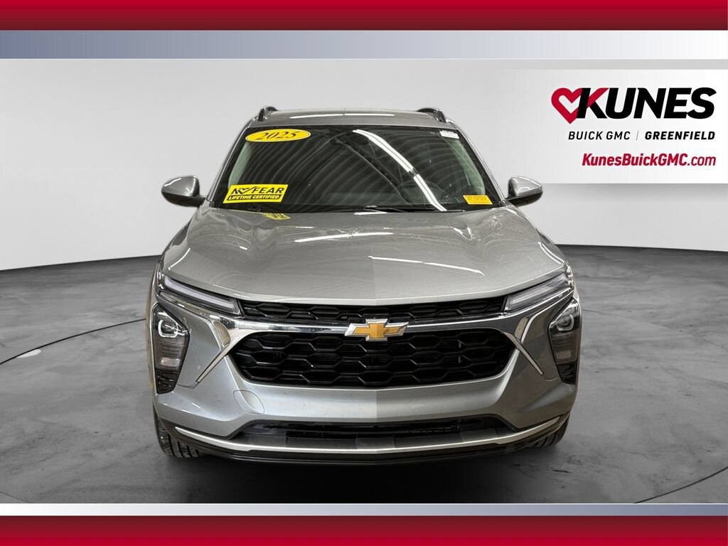 Used 2025 Chevrolet Trax LT SUV