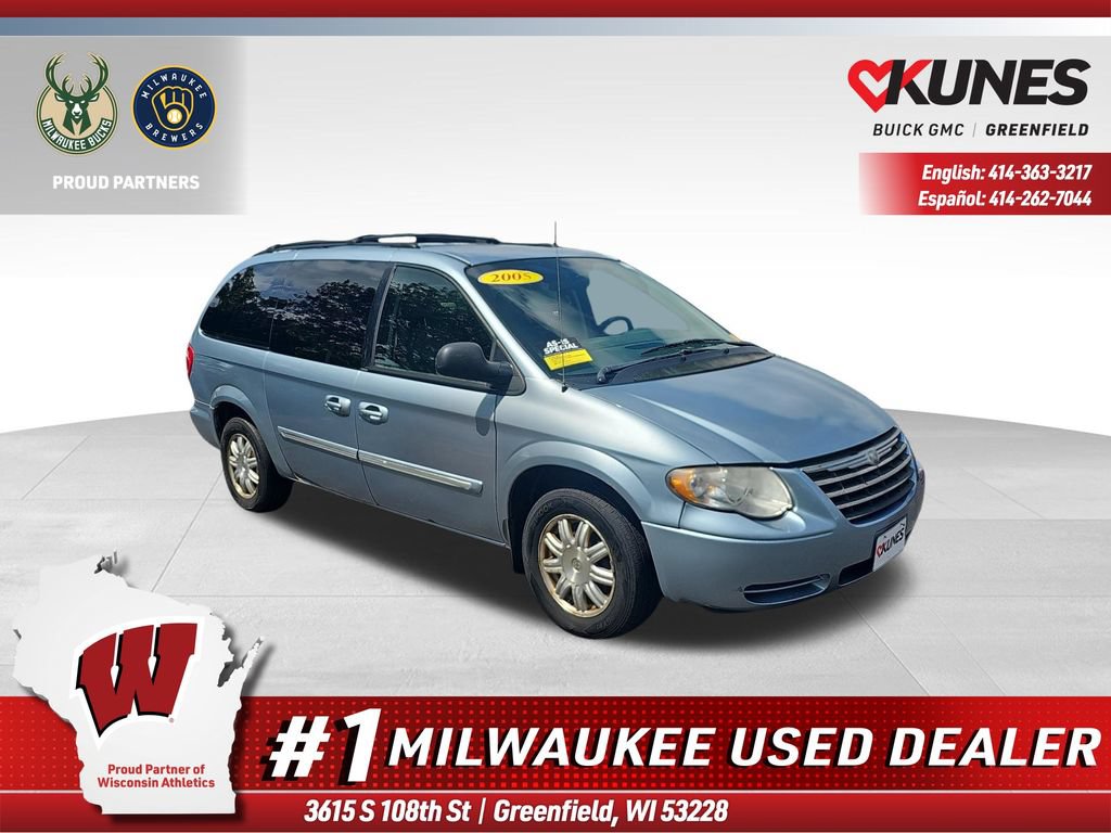 2005 Chrysler Town & Country Touring LWB's photo