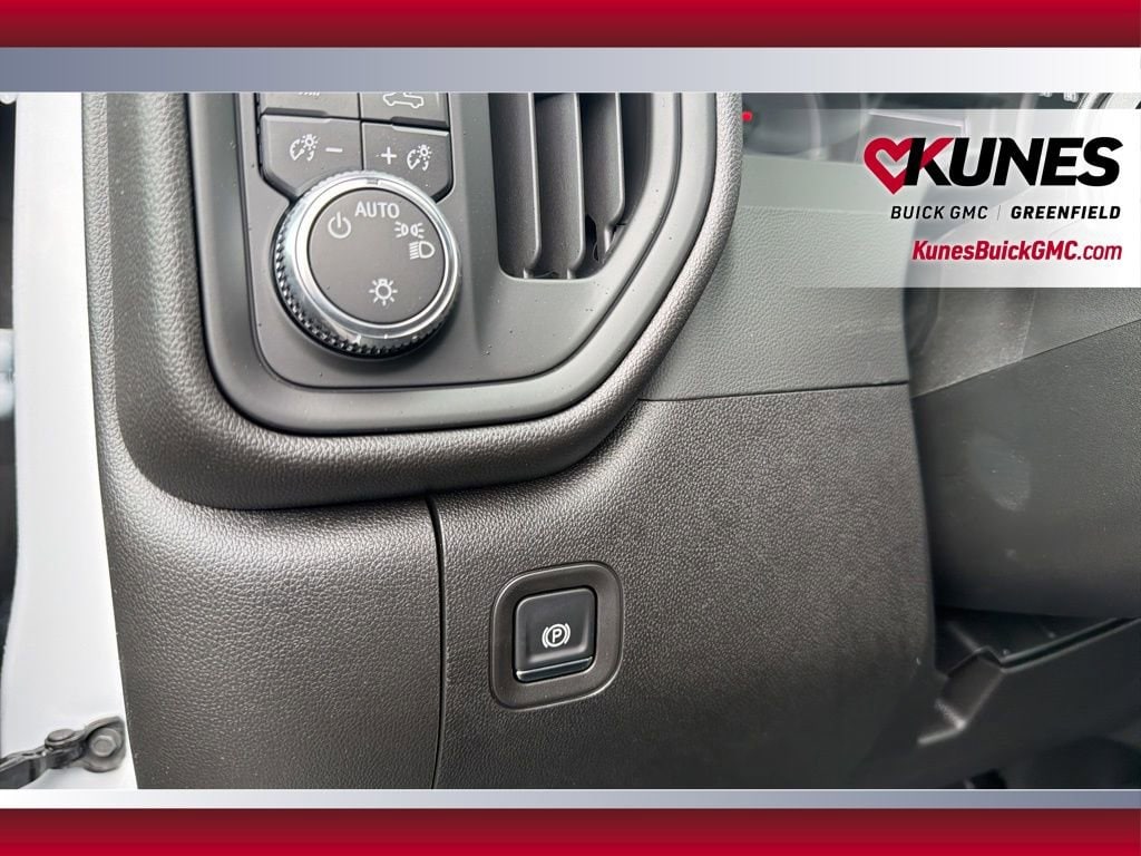 2025 GMC Sierra 3500HD Pro - Photo 18