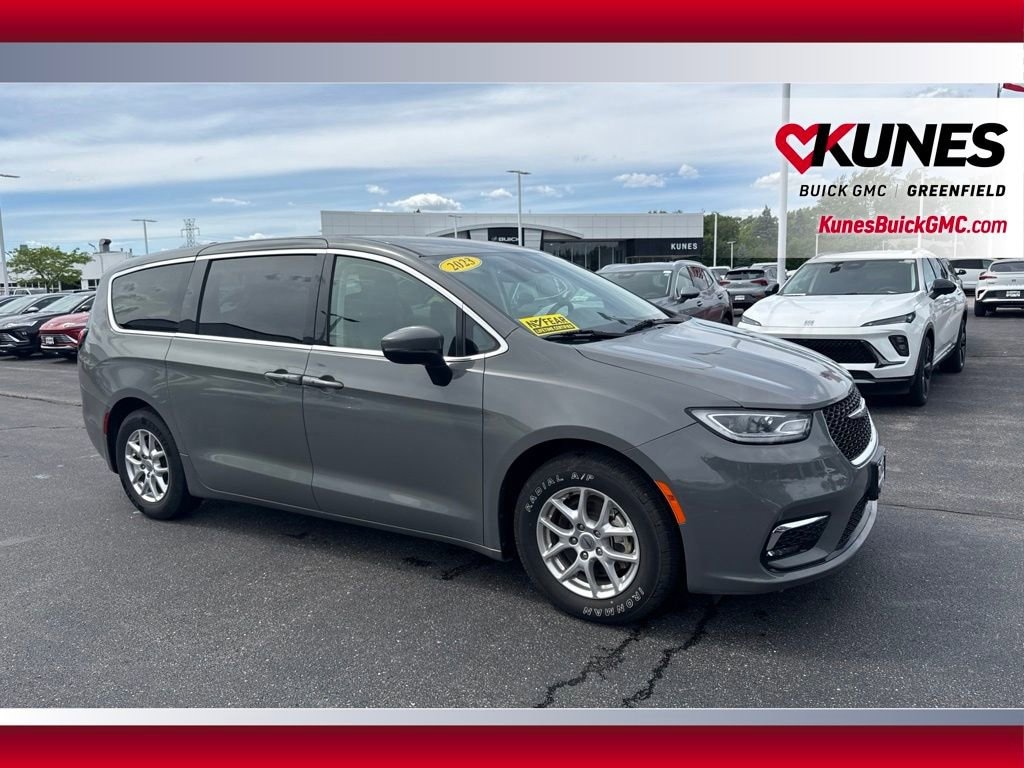 Used 2023 Chrysler Pacifica Touring L