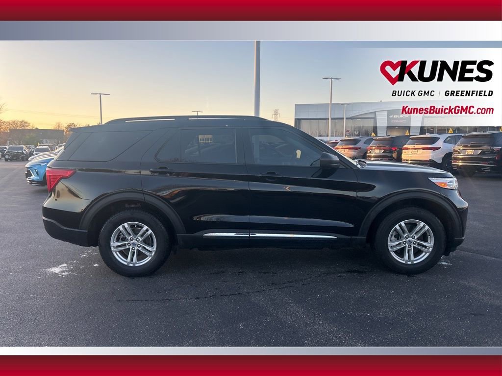 2023 Ford Explorer XLT photo 2