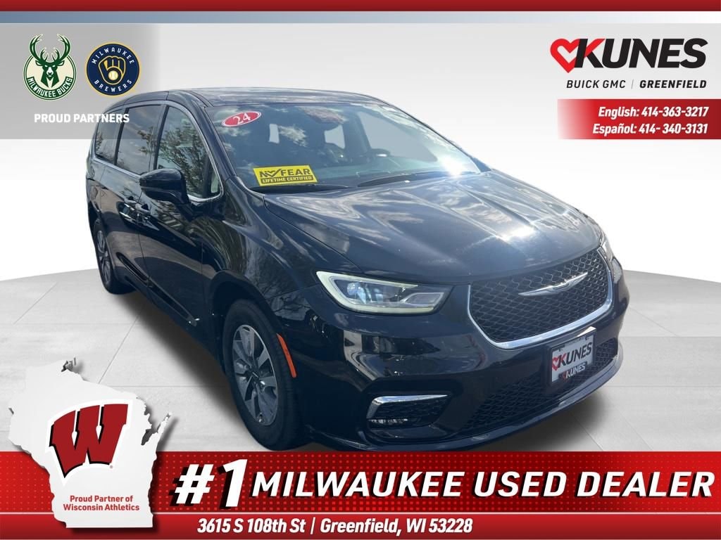 2024 Chrysler Pacifica Hybrid Select PHEV's photo