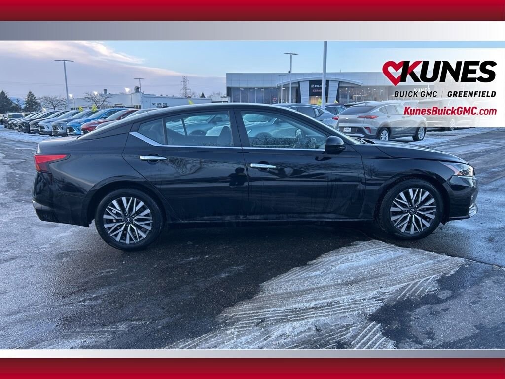 Used 2023 Nissan Altima 2.5 SV