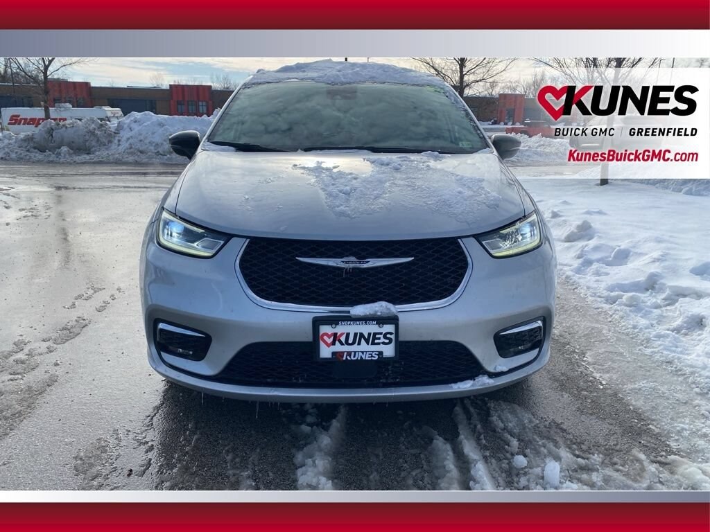 Used 2024 Chrysler Pacifica Touring L
