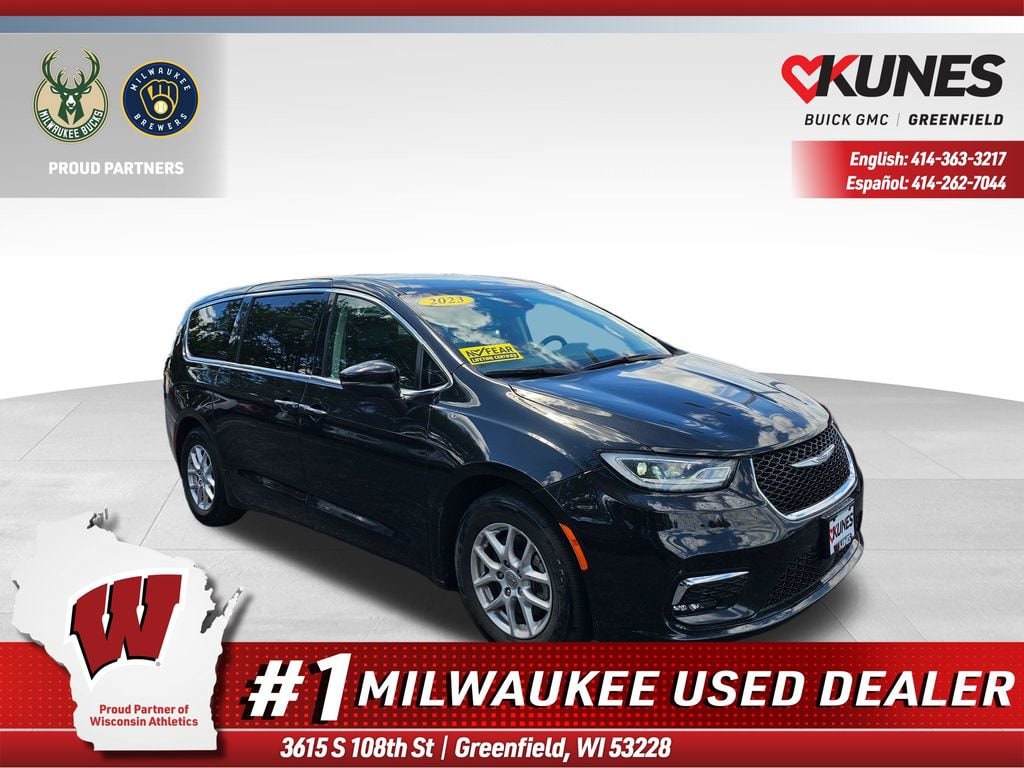 Used 2023 Chrysler Pacifica Touring L