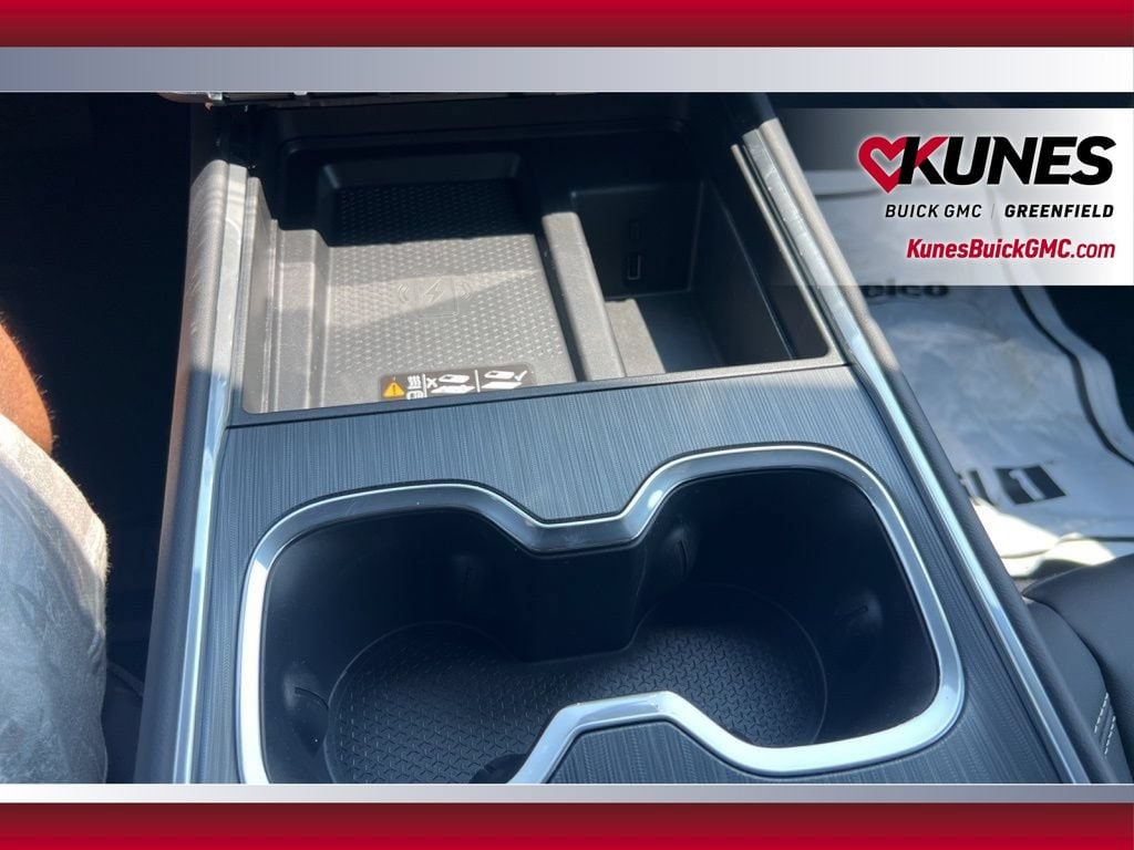 2025 GMC Acadia Elevation - Photo 32