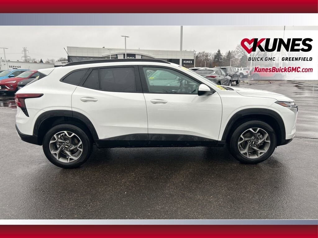 Used 2025 Chevrolet Trax LT SUV