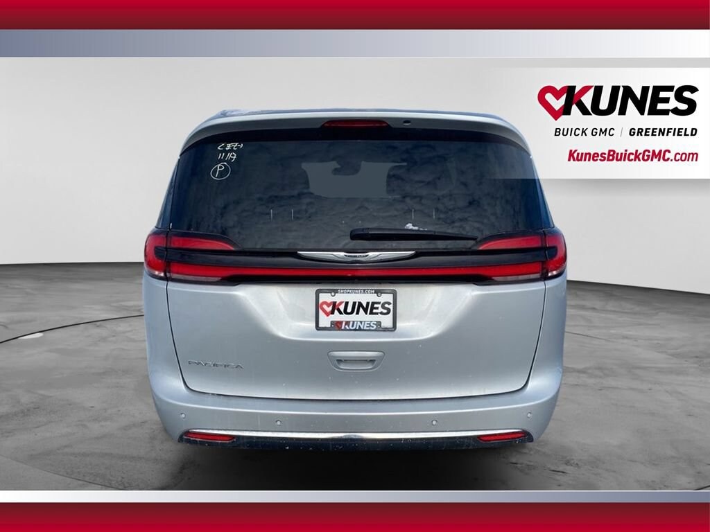 Used 2024 Chrysler Pacifica Touring L