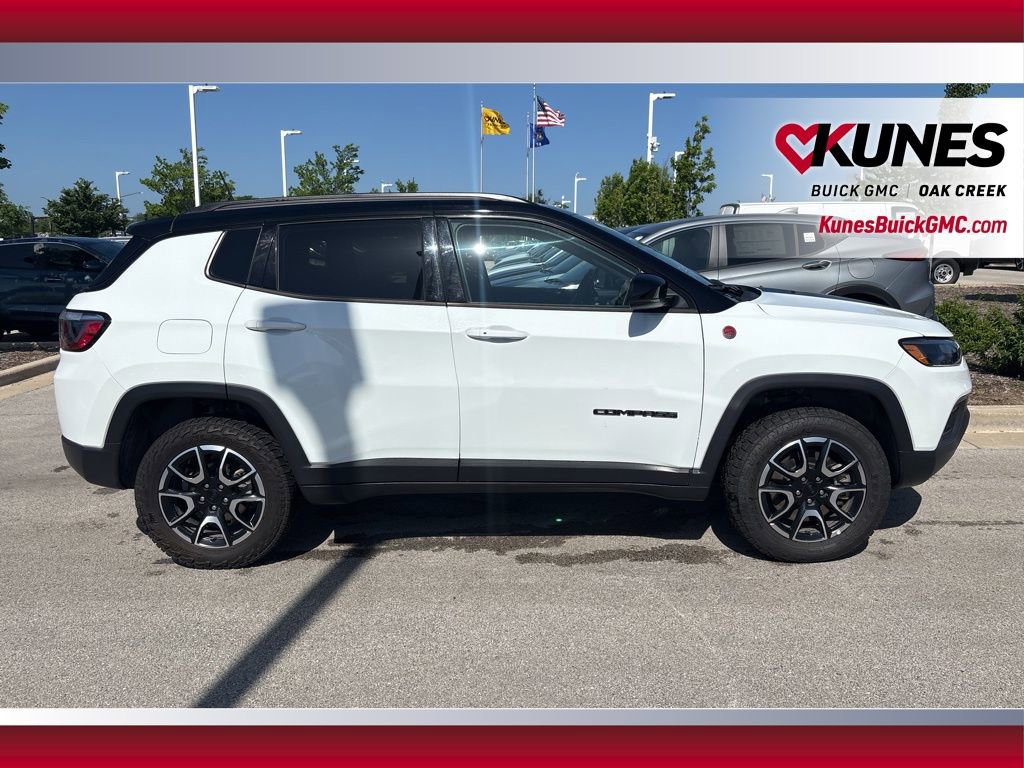 2024 Jeep Compass Trailhawk photo 3