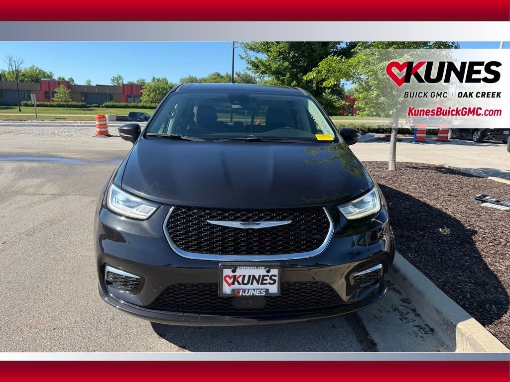 Used 2023 Chrysler Pacifica Touring L Van Passenger Van