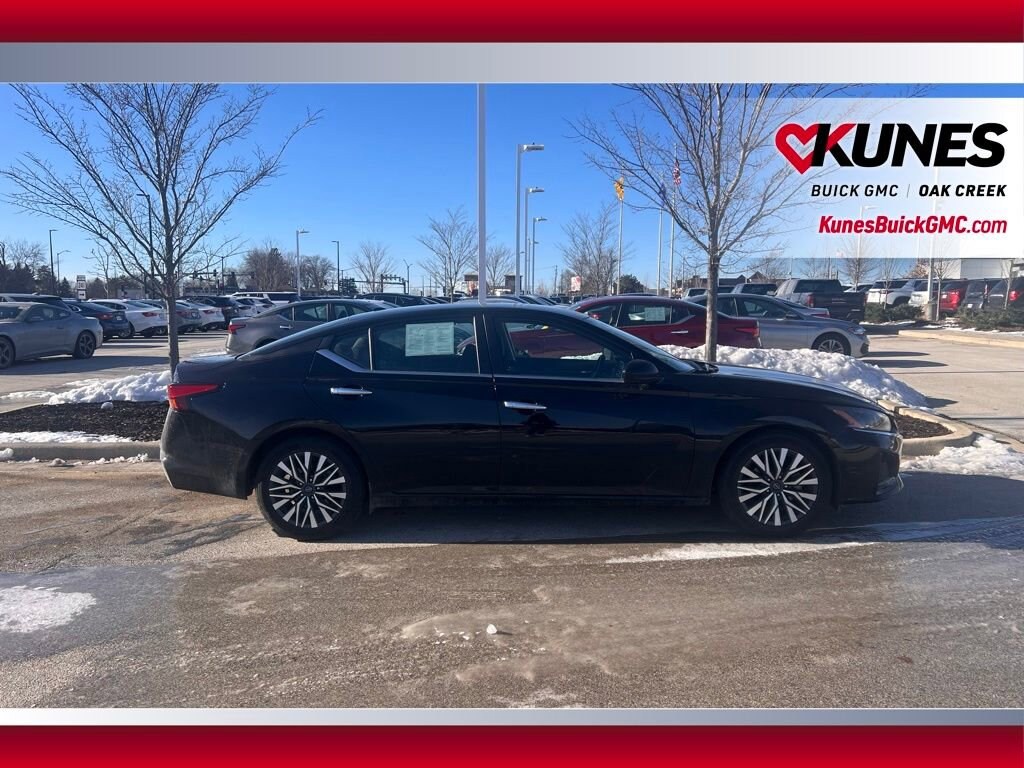 Used 2024 Nissan Altima 2.5 SV Sedan