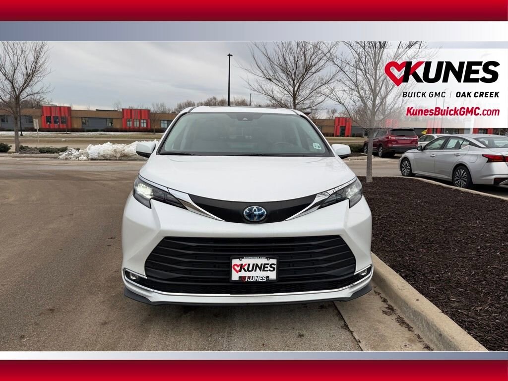 Used 2024 Toyota Sienna XLE 8 Passenger Van Passenger Van