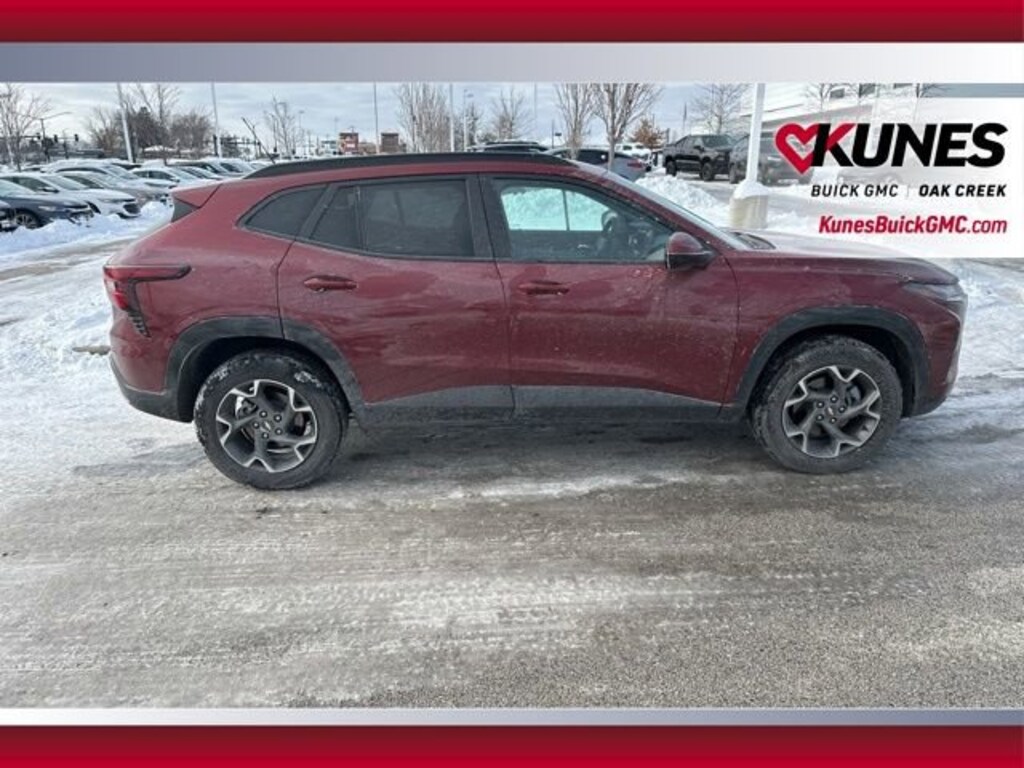 Used 2025 Chevrolet Trax LT SUV