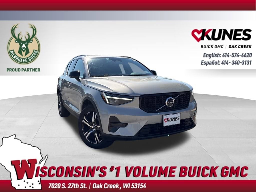 2024 Volvo XC40 Core's photo