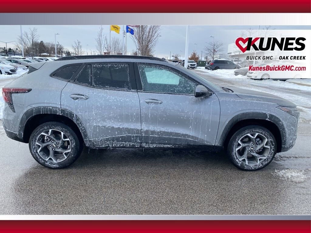 Used 2025 Chevrolet Trax LT SUV