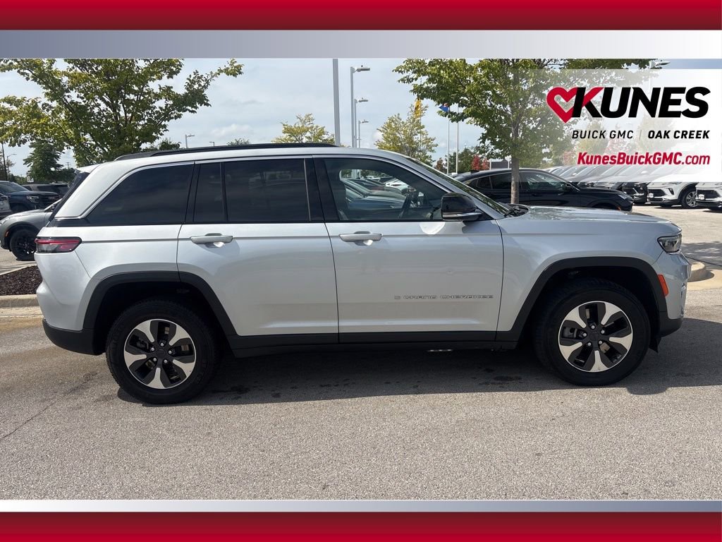 2024 Jeep Cherokee Limited 4xe photo 2