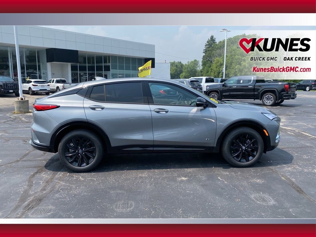 2025 Buick Envista ST photo 2