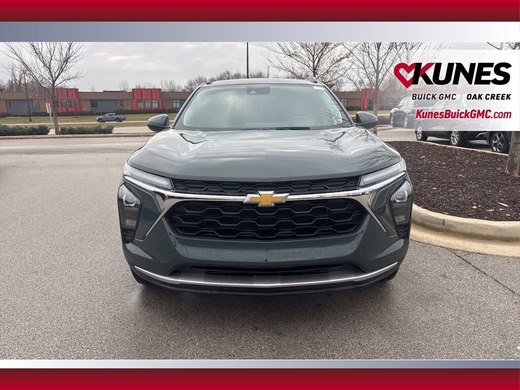 Used 2025 Chevrolet Trax LT SUV