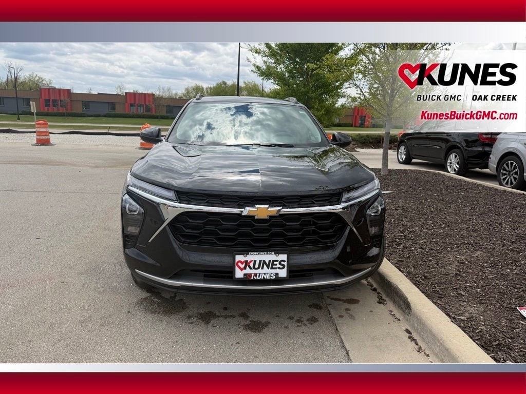 Used 2025 Chevrolet Trax LT SUV