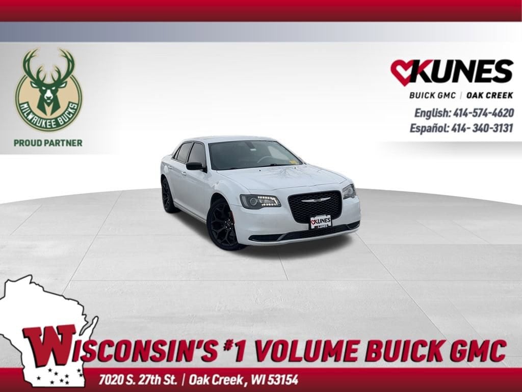 2019 Chrysler 300 Touring's photo