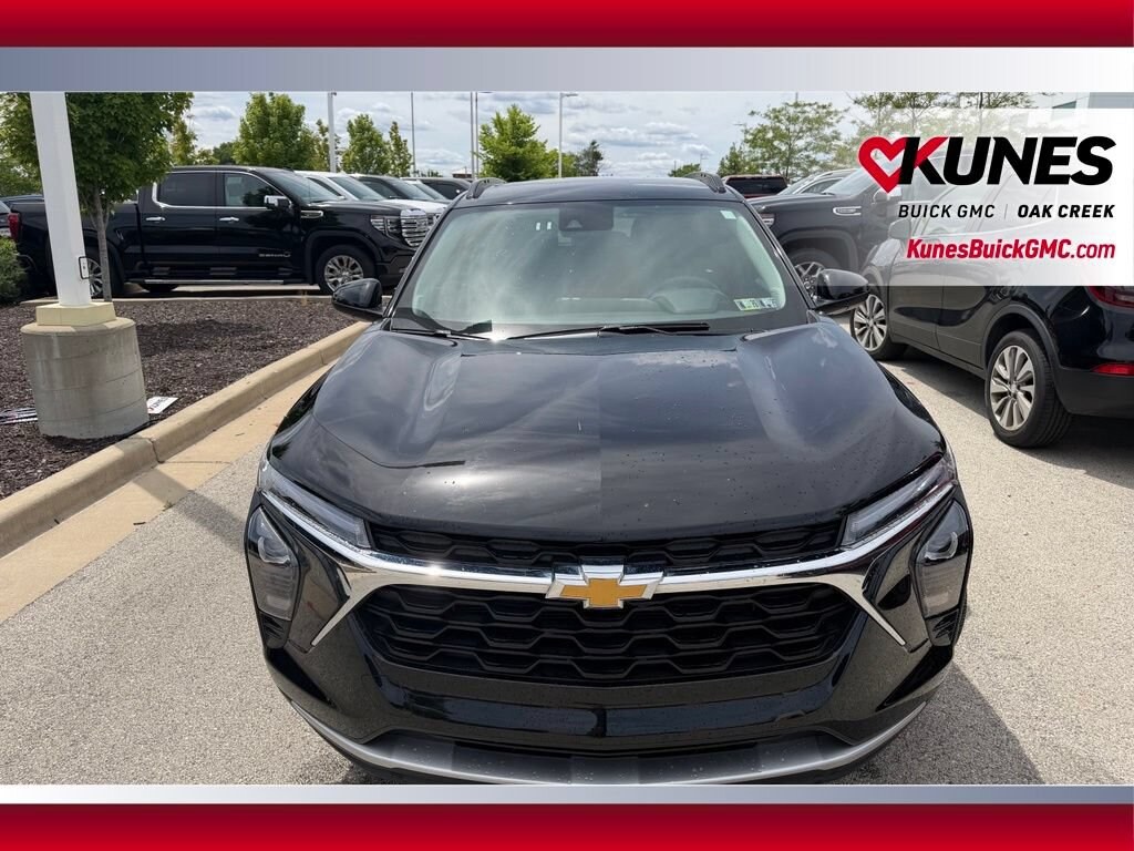 Used 2025 Chevrolet Trax LT SUV