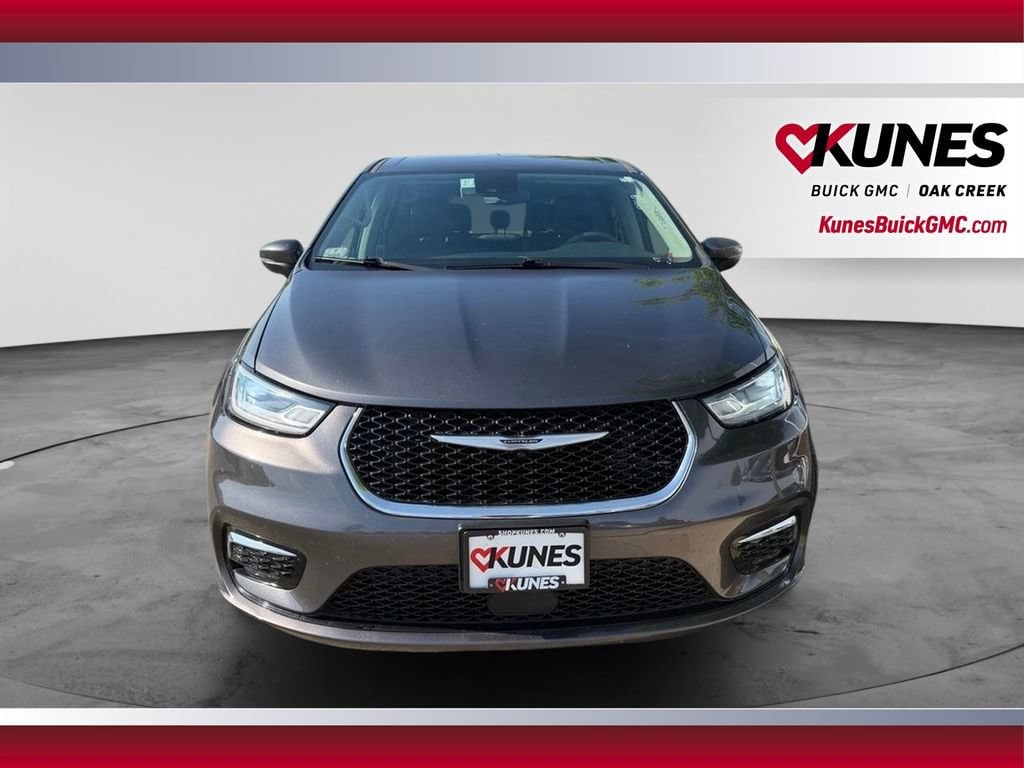 Used 2023 Chrysler Pacifica Touring L Van Passenger Van