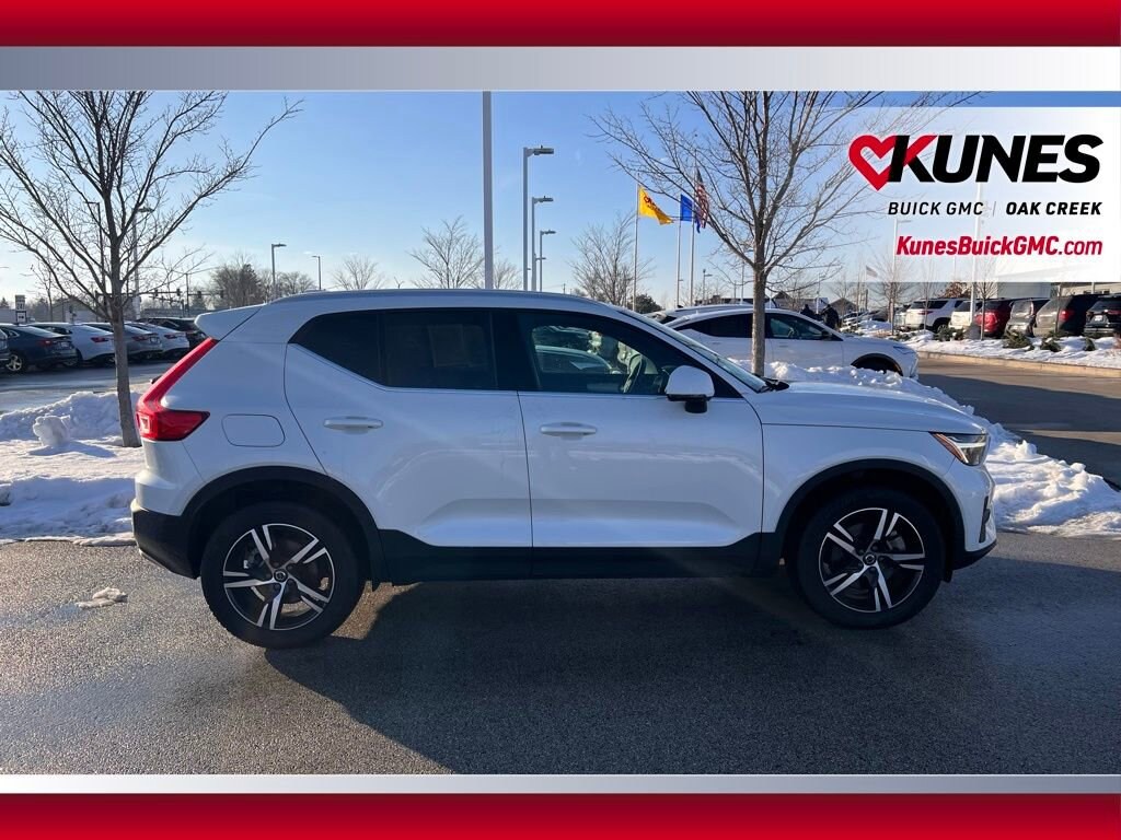 Used 2024 Volvo XC40 B5 Core Bright SUV