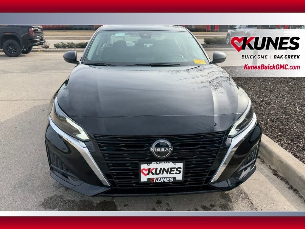 Used 2025 Nissan Altima SV Sedan