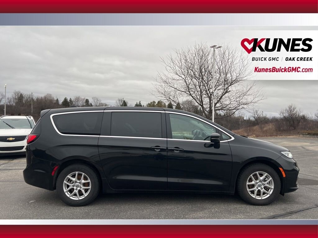 Used 2023 Chrysler Pacifica Touring L Van Passenger Van
