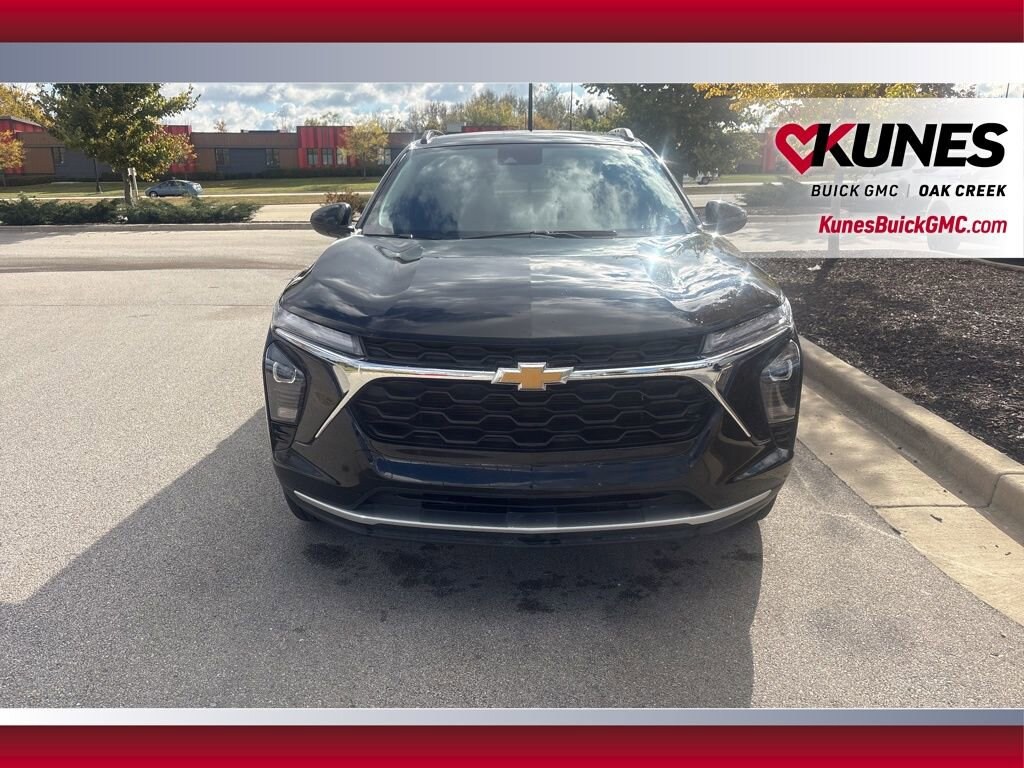 Used 2025 Chevrolet Trax LT SUV